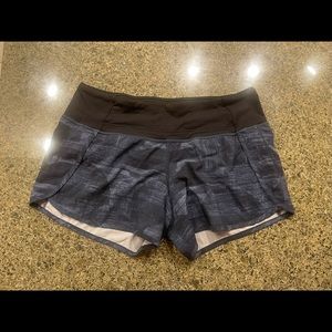 Lululemon blue patterned shorts size 6